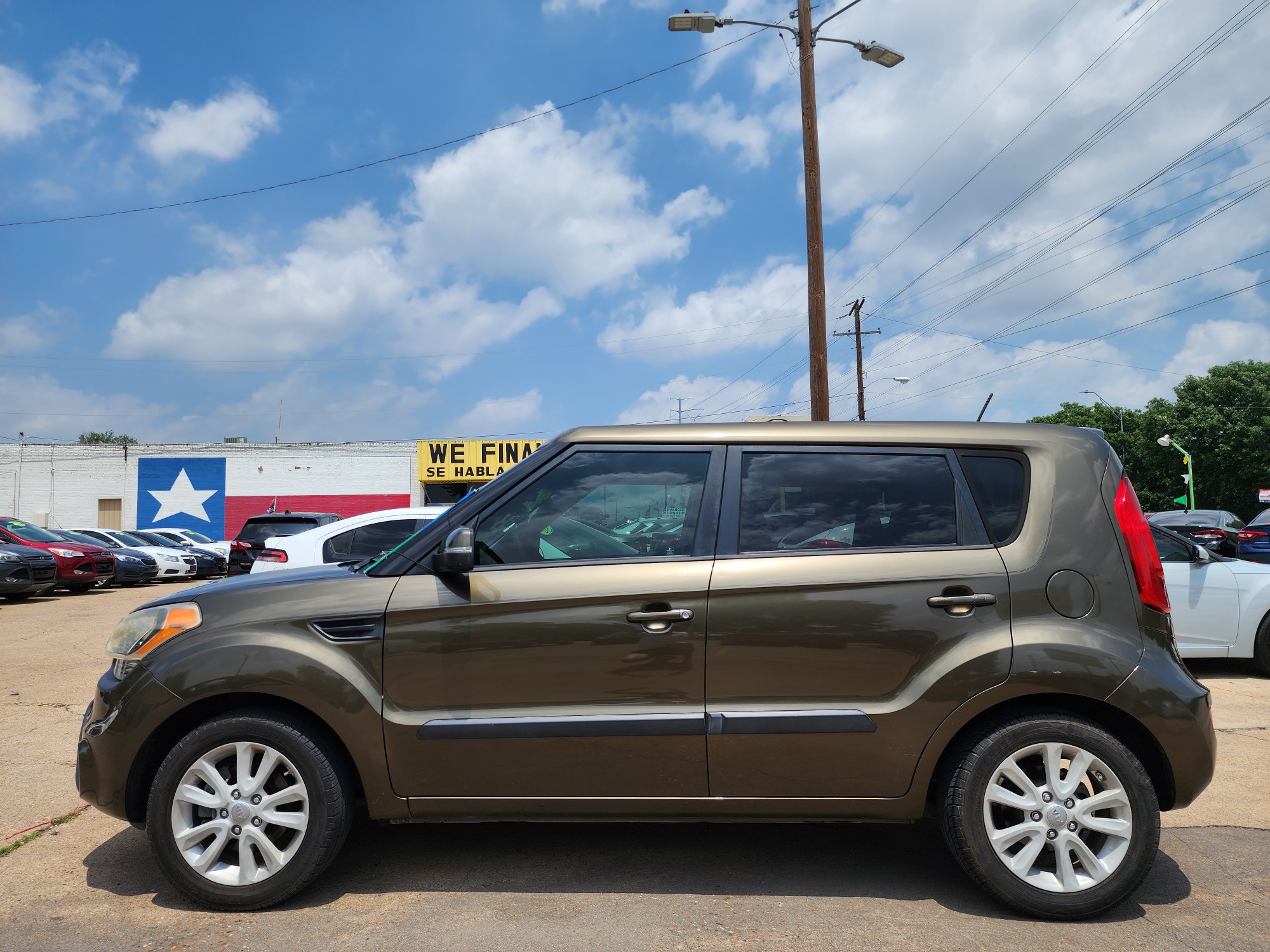 2012 BROWN Kia Soul ! (KNDJT2A67C7) with an 2.0L L4 DOHC 16V engine, AUTO transmission, located at 2660 S.Garland Avenue, Garland, TX, 75041, (469) 298-3118, 32.885387, -96.656776 - Welcome to DallasAutos4Less, one of the Premier BUY HERE PAY HERE Dealers in the North Dallas Area. We specialize in financing to people with NO CREDIT or BAD CREDIT. We need proof of income, proof of residence, and a ID. Come buy your new car from us today!! This is a very well cared for 201 - Photo #5